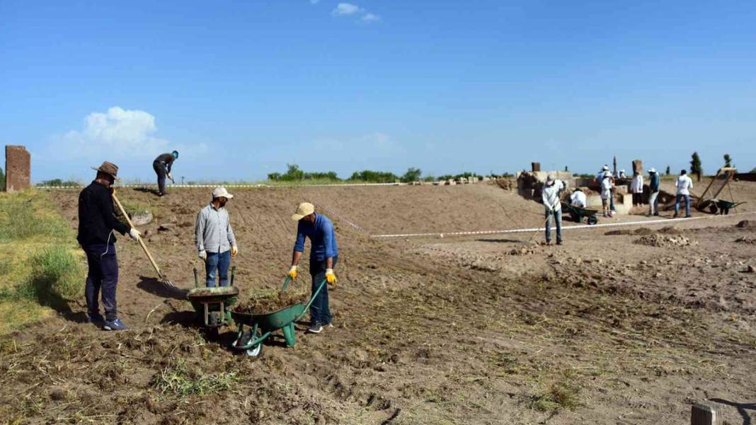 Dünyanın en büyük Türk İslam mezarlığında heyecanlandıran keşif 5